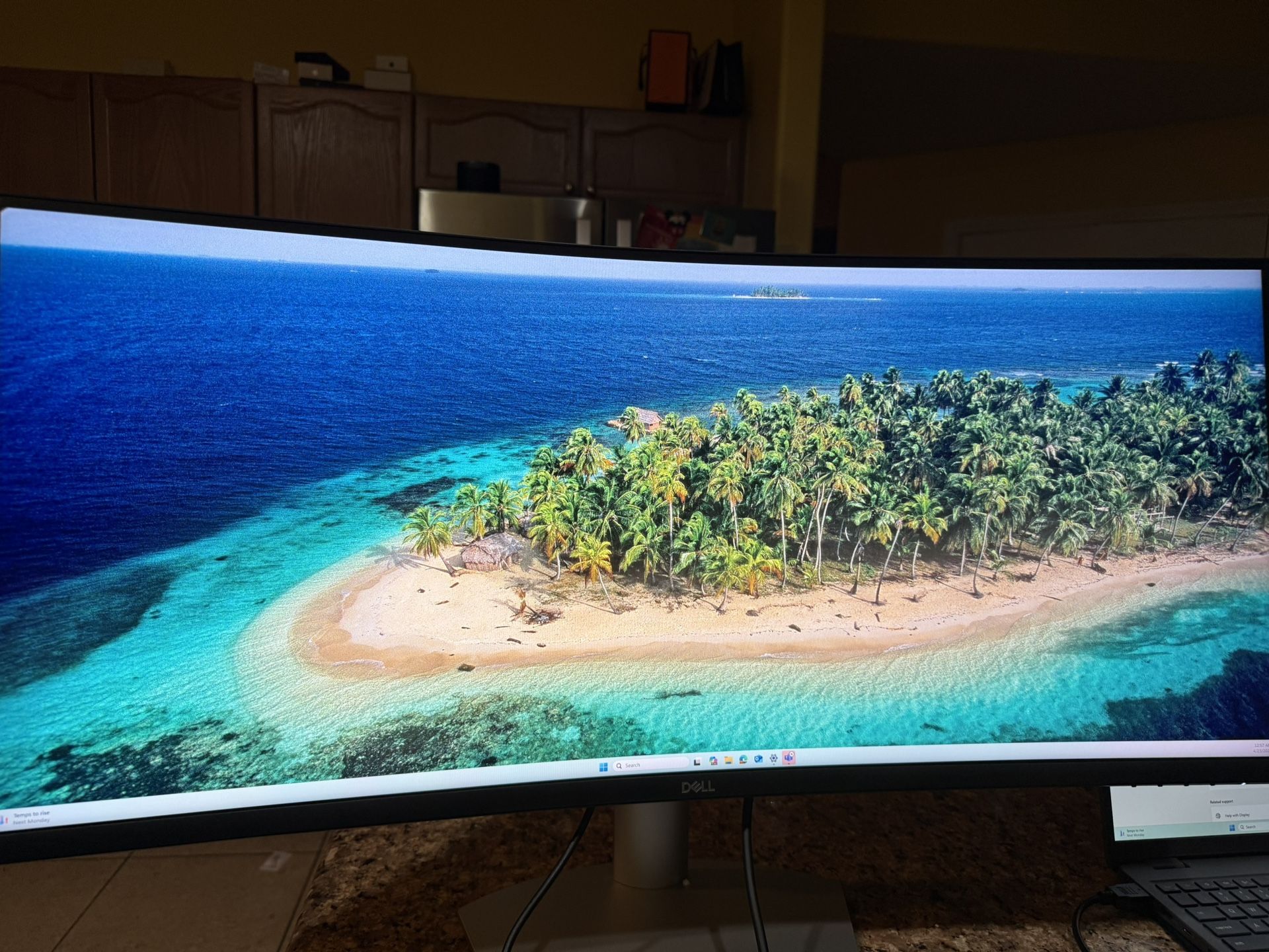 Curved USB-C Monitor