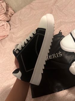 Numeris black and white size 9