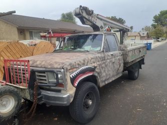 THE WAR MACHINE 1984 Ford F350 With 35 ft Ariel lift 4 speed DIESEL