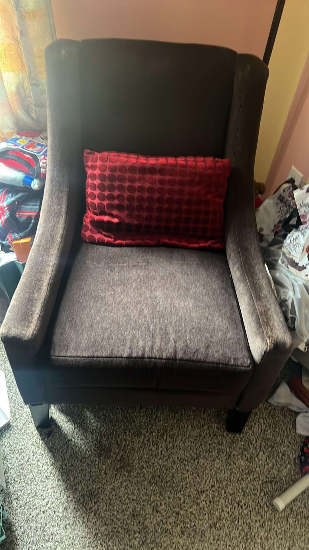 I Have 2 Chairs With 2 Red Cushions