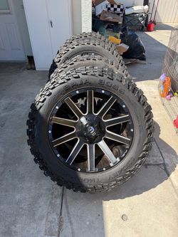 Fuel Wheels with Mickey Thompson Baja Boss Tires 37inch tires and 22inch rims 8x180