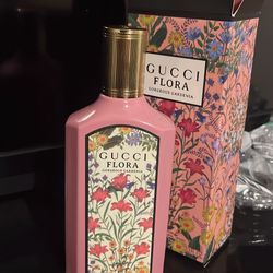  Pink Gucci Flora perfume