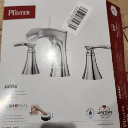 Jaida 8 in. Widespread 2-Handle Bathroom Faucet in Polished Chrome