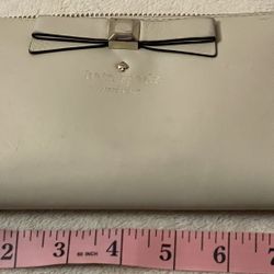 Beige Kate Spade Wallet Very Good Condition 
