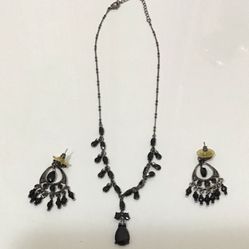 Vintage 1980’s Black & Silver Necklace with Matching Earrings 