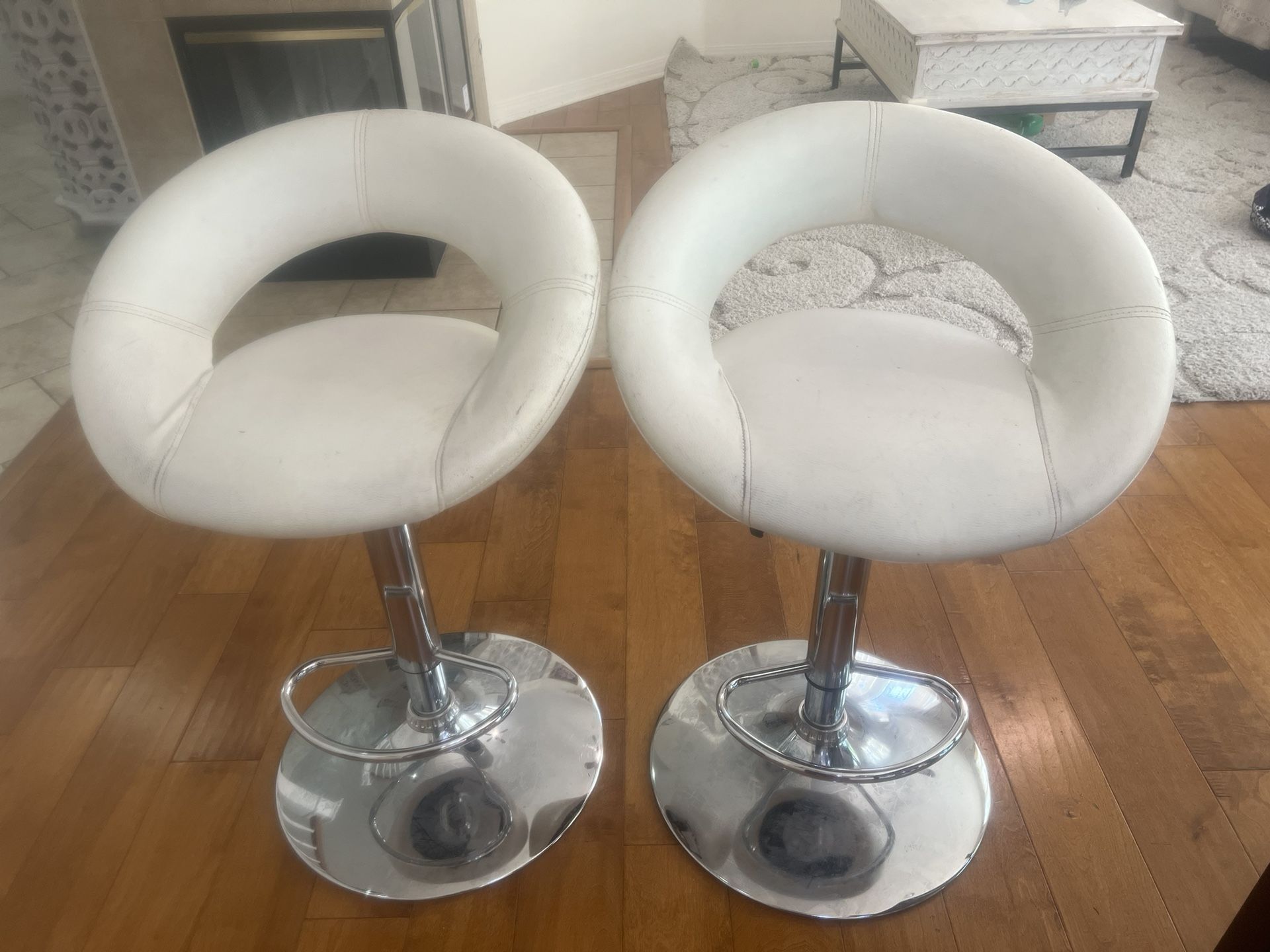 2 Bar Stools