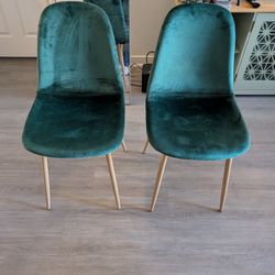 2 Dark Green Velvet Chairs With Wooden Legs