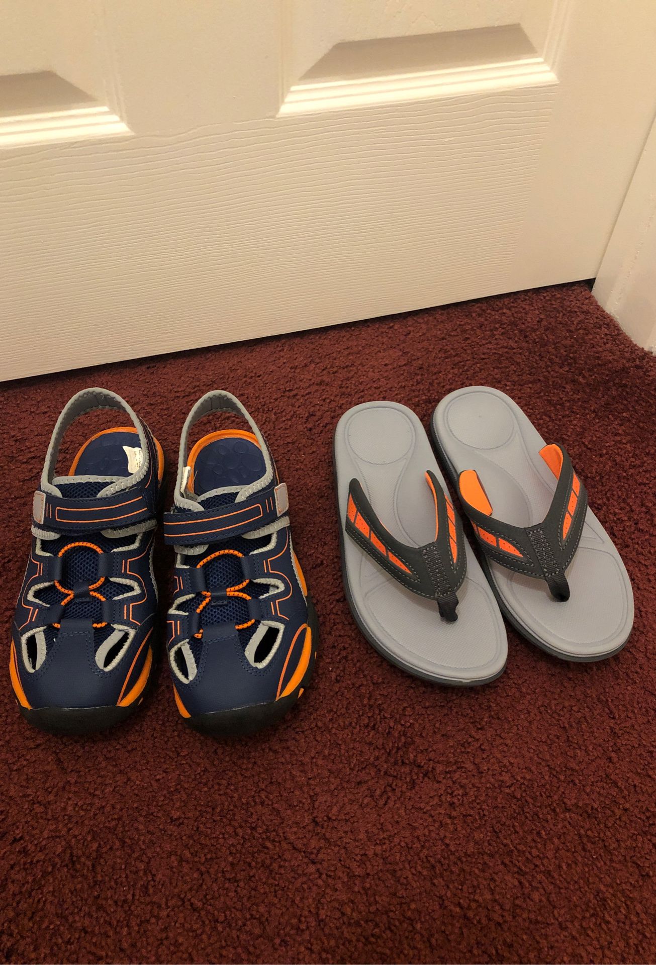 Boys shoes size 4 new