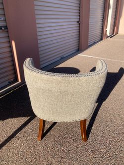 Barrel-style chair