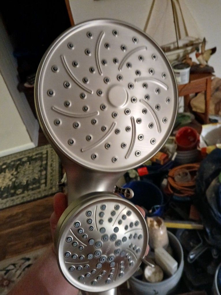 Shower Head With Magnet Attactment 