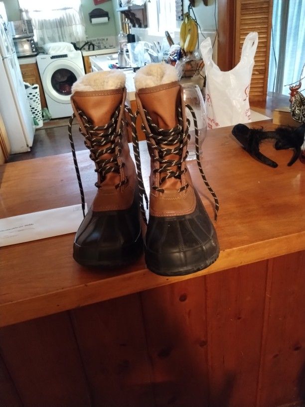 Rain/Snow Boots. Size 8