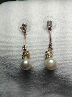 Pair of Vintage Pearl Drop Fashion Earrings