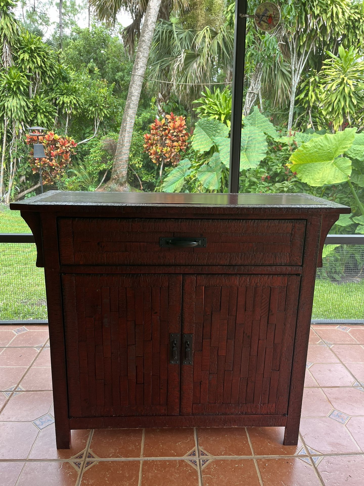 Hutch/Accent Piece