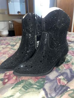Black Madden NYC boots size 6.