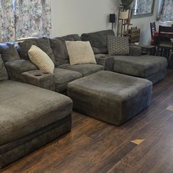 Beautiful Blue 3-Piece Sectional with Ottoman