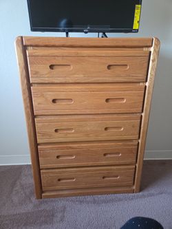 Wood dresser 5 drawer