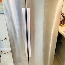 Whirlpool Side By Side Refrigerator (33 Inch)With Icemaker