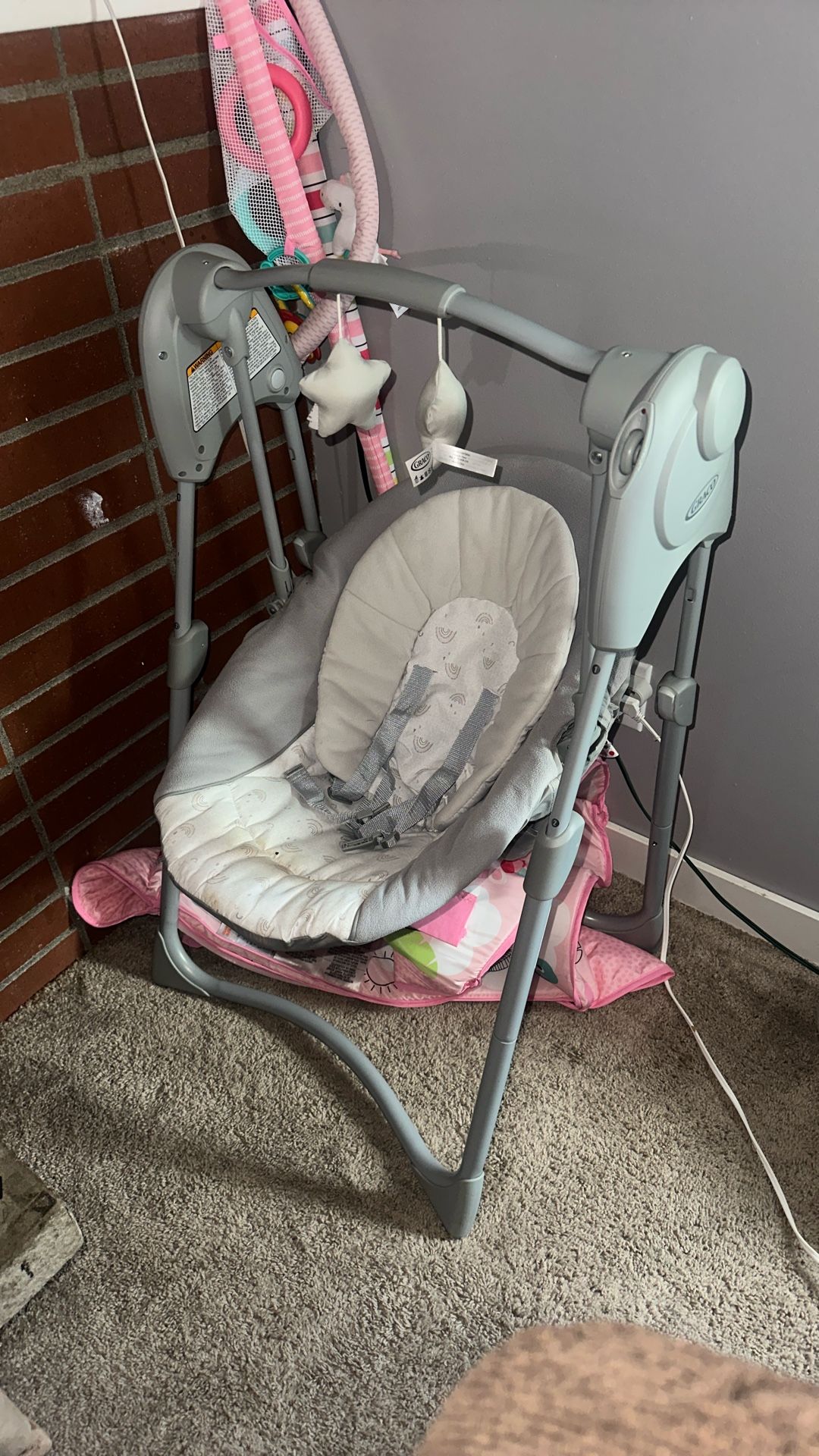 Graco Slim Spaces Baby Swing 