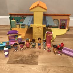 Dora The Explorer Pop Up Talking Dollhouse & 16 Pieces