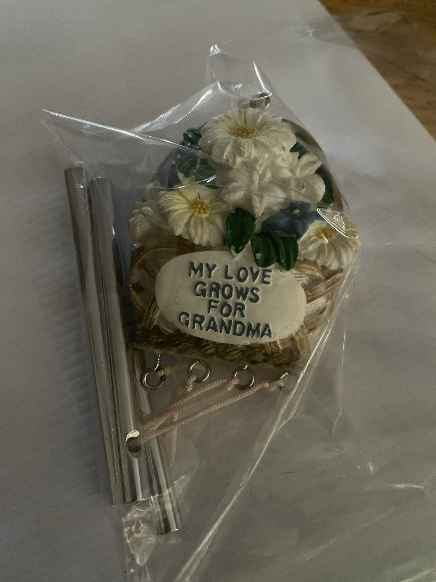 Grandma Love Wind Chimes! $5. basket of flowers! no chips no cracks