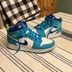 Jordan 1 Mid SE Powder Blue Racer Blue Youth 6