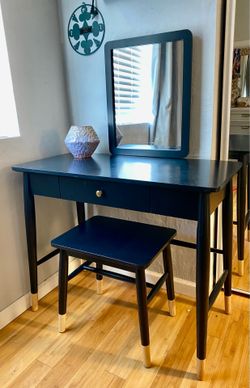 New Bed Bath Beyond Vanity Desk set