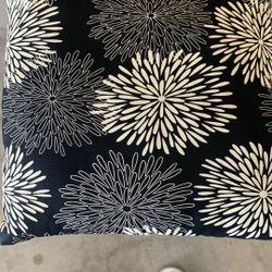 Pillow 14x14 Filled Premium 