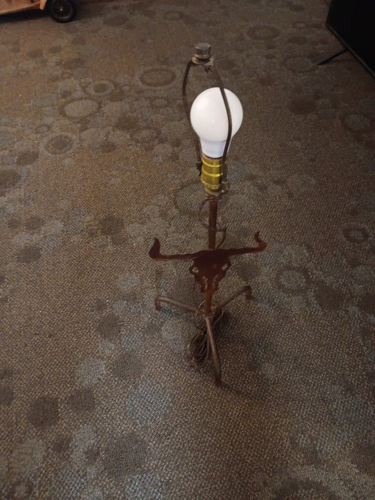 old iron metal steer lamp 27 ins tall no shade works perfect