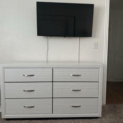 6 Drawer Dresser / Like New / Never Used 