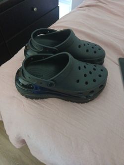 CROCS!!!!! PATEN LEATHER STACKS