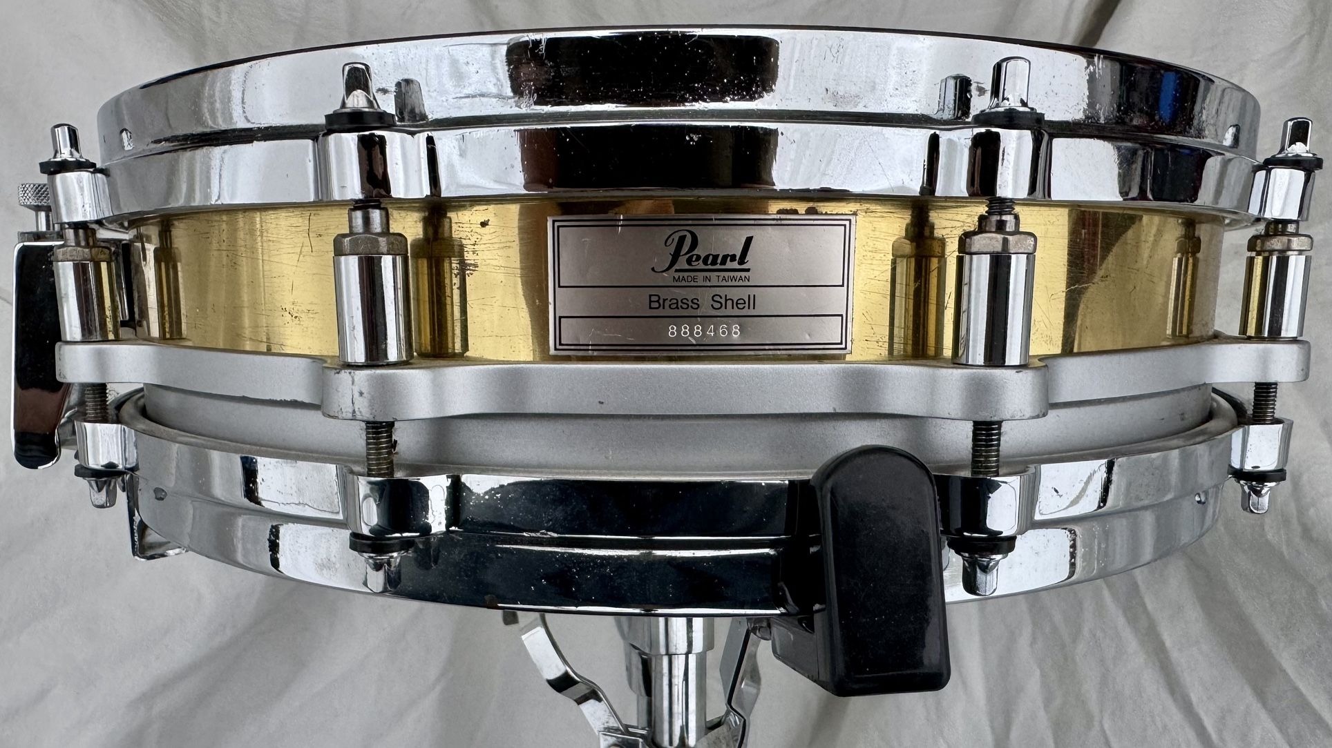 Pearl 10 Lug Free Floating Brass Snare Drum 14" x 3.5"