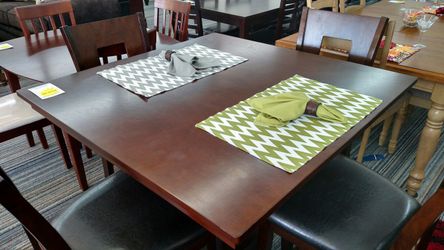 NEW pub table 4 Chairs