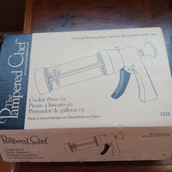 Brand New Pampered Chef Cookie Press 