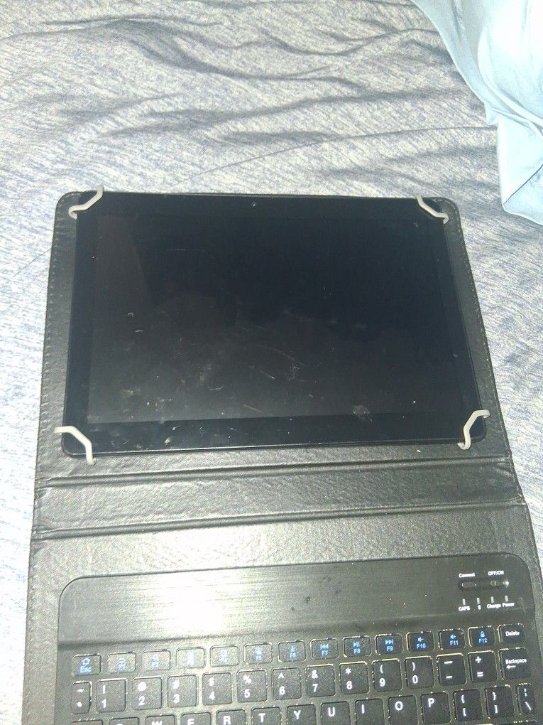 Tablet with bluetooth Keyboard 