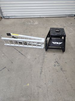 Fly stand and fly ramp