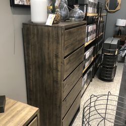 Chest Of Drawers / Dresser