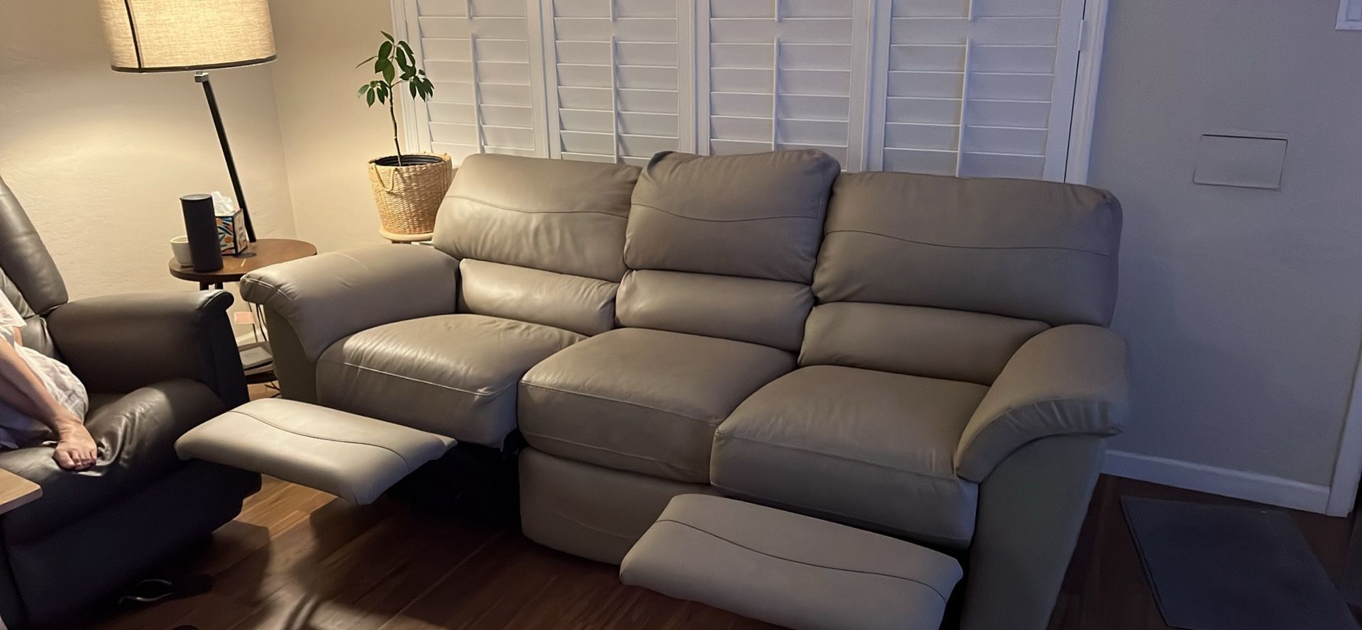 LA-Z-Boy Leather Power Recliner Couch