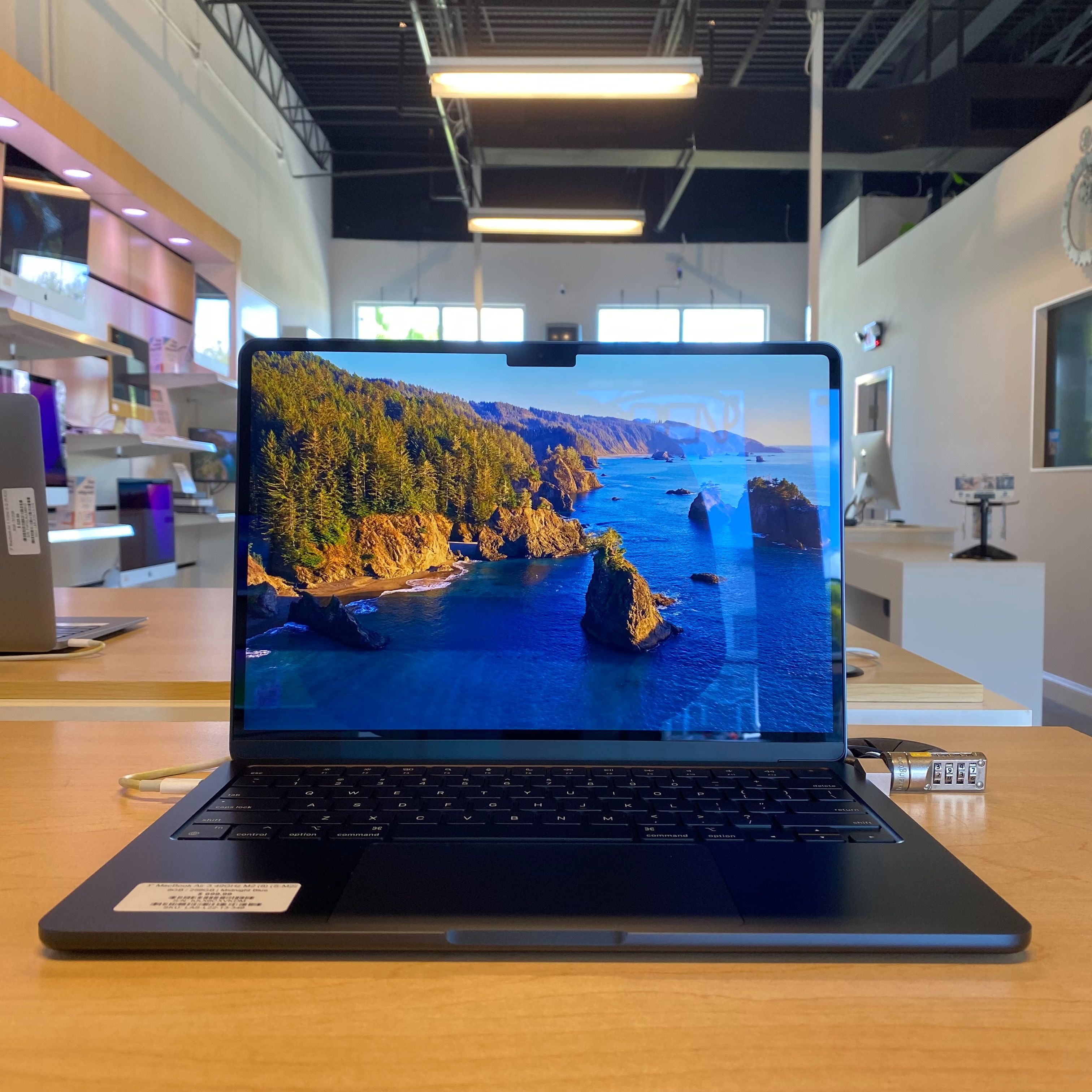 🔥 13" MacBook Air M2 | 8GB RAM | 256GB SSD | Midnight Blue 🔥