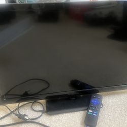Roku TV with remote 24“