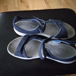 Womens Easy Sprite Sandels Size 10 M