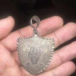 Raiders Pendant 925 Silver With 925 Chain 24 Inch 