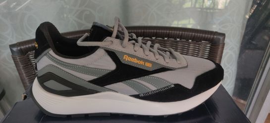 Mens Size 10.5 Reebok Running Shoes