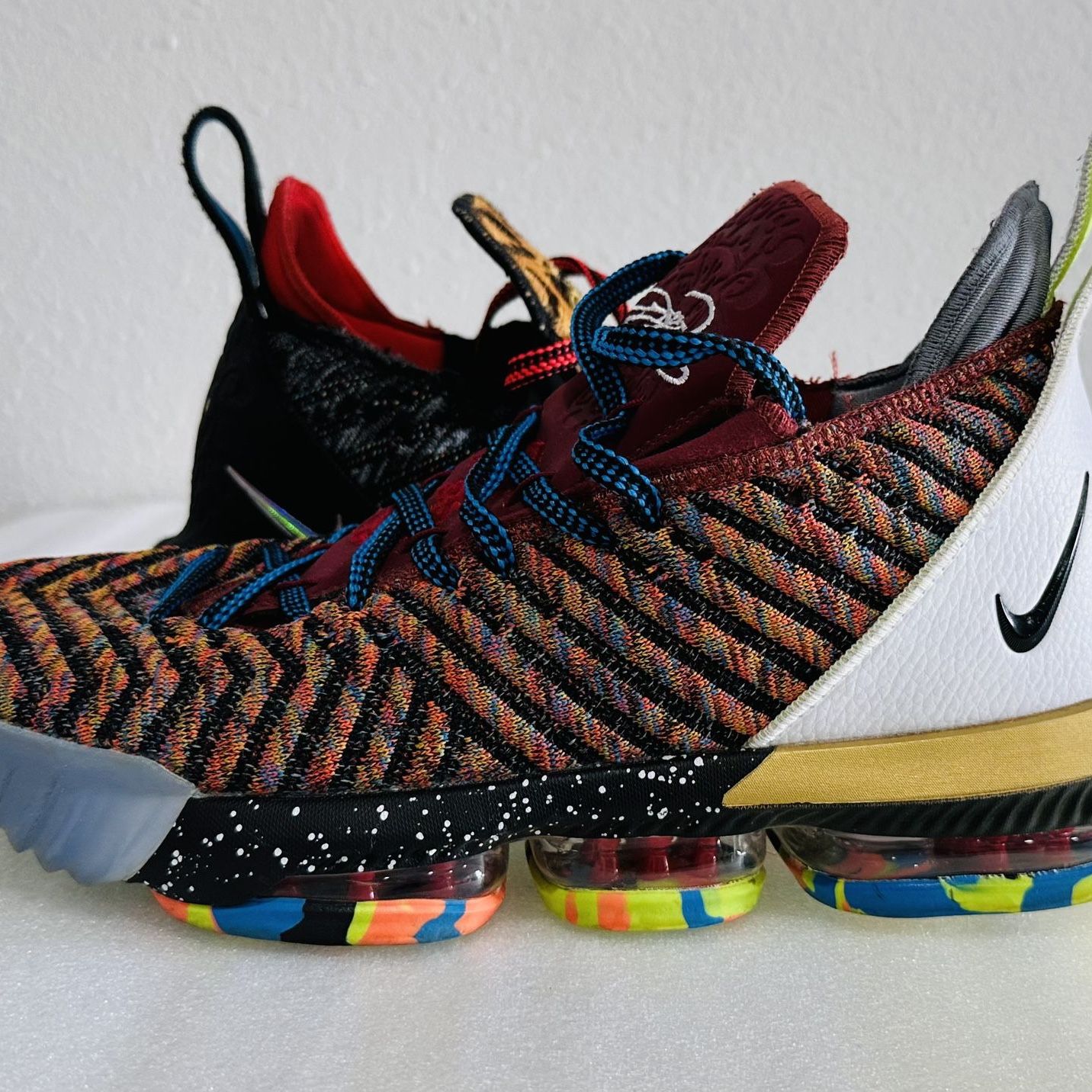 Lebron 16 retail hotsell