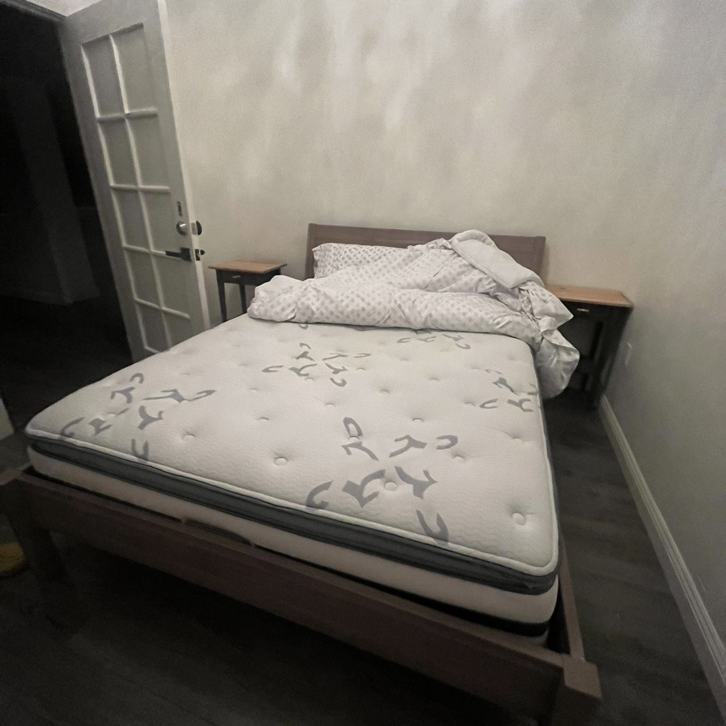 Queen Bed Frame And Mattress 