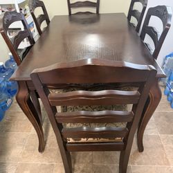 Dinning Table With 6 Chairs 