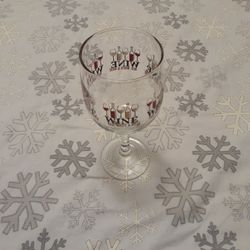9 Wine Glasses . In Excellent condition