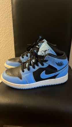 Light blue Jordan 1’s size 4