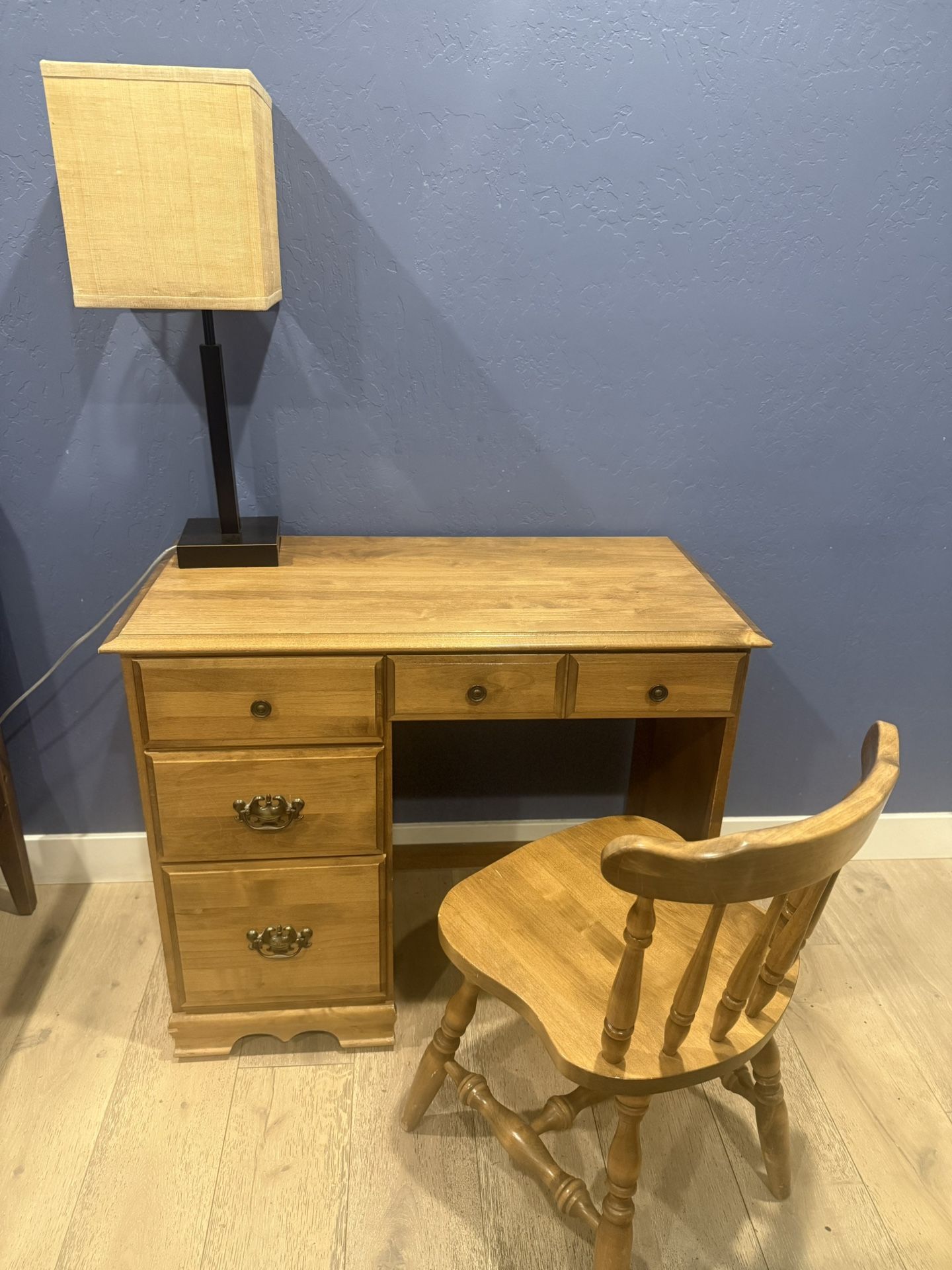 Cute vintage maple Wood Computer Desk Study Table With 4 Drawers & Matching Chair Excellent Condition 