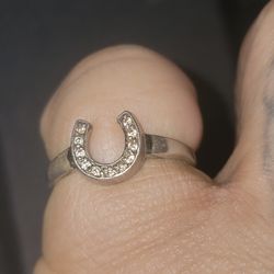 925 Sterling Silver Horse Shoe Ring w/diamonds 