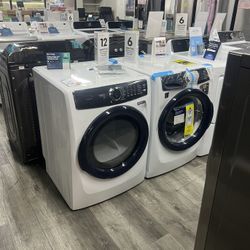 Electrolux - 4.5 Cu Ft Front Load Washer & 9.0 Cu Ft 220 Volt Electric Dryer Laundry Pair In White 🔥
